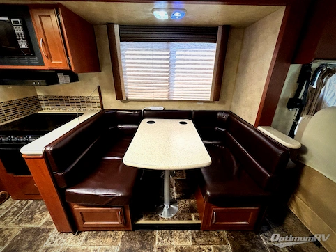 2011 Thor ACE 29 1 RV Photo 3