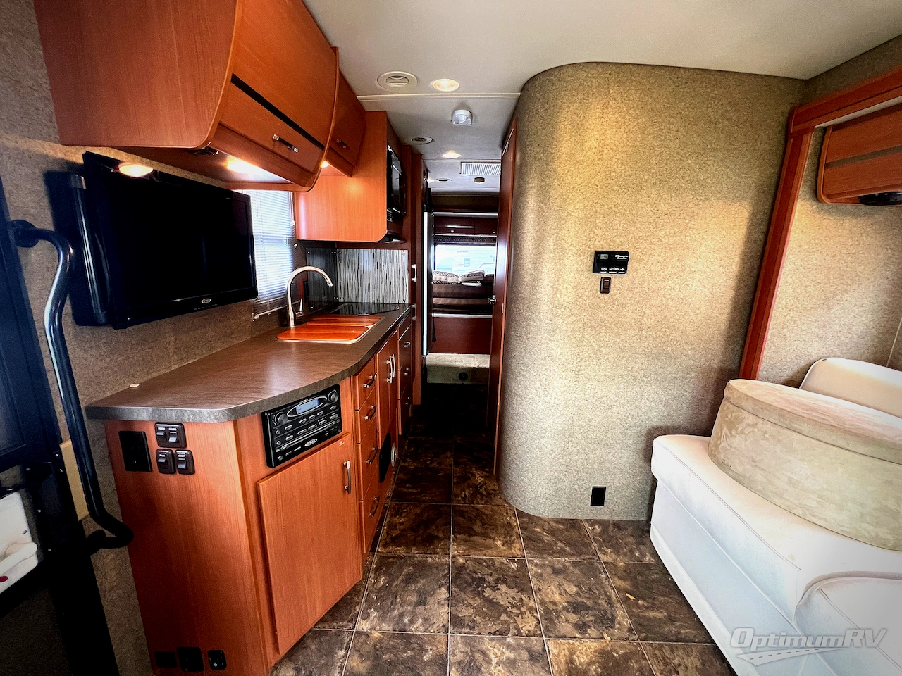 2013 Itasca Navion IQ 24G Photo 4