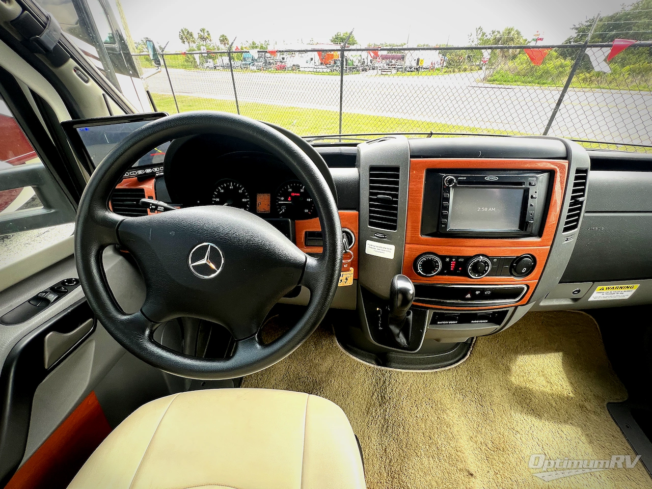 2013 Itasca Navion IQ 24G Photo 7