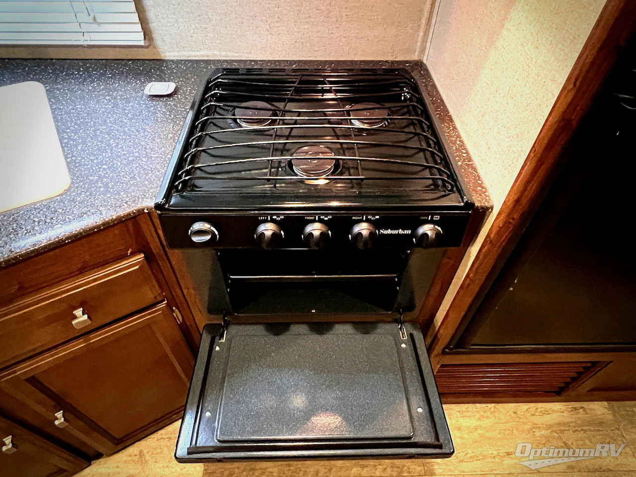 2017 Coachmen Freedom Express 275BHS Photo 9