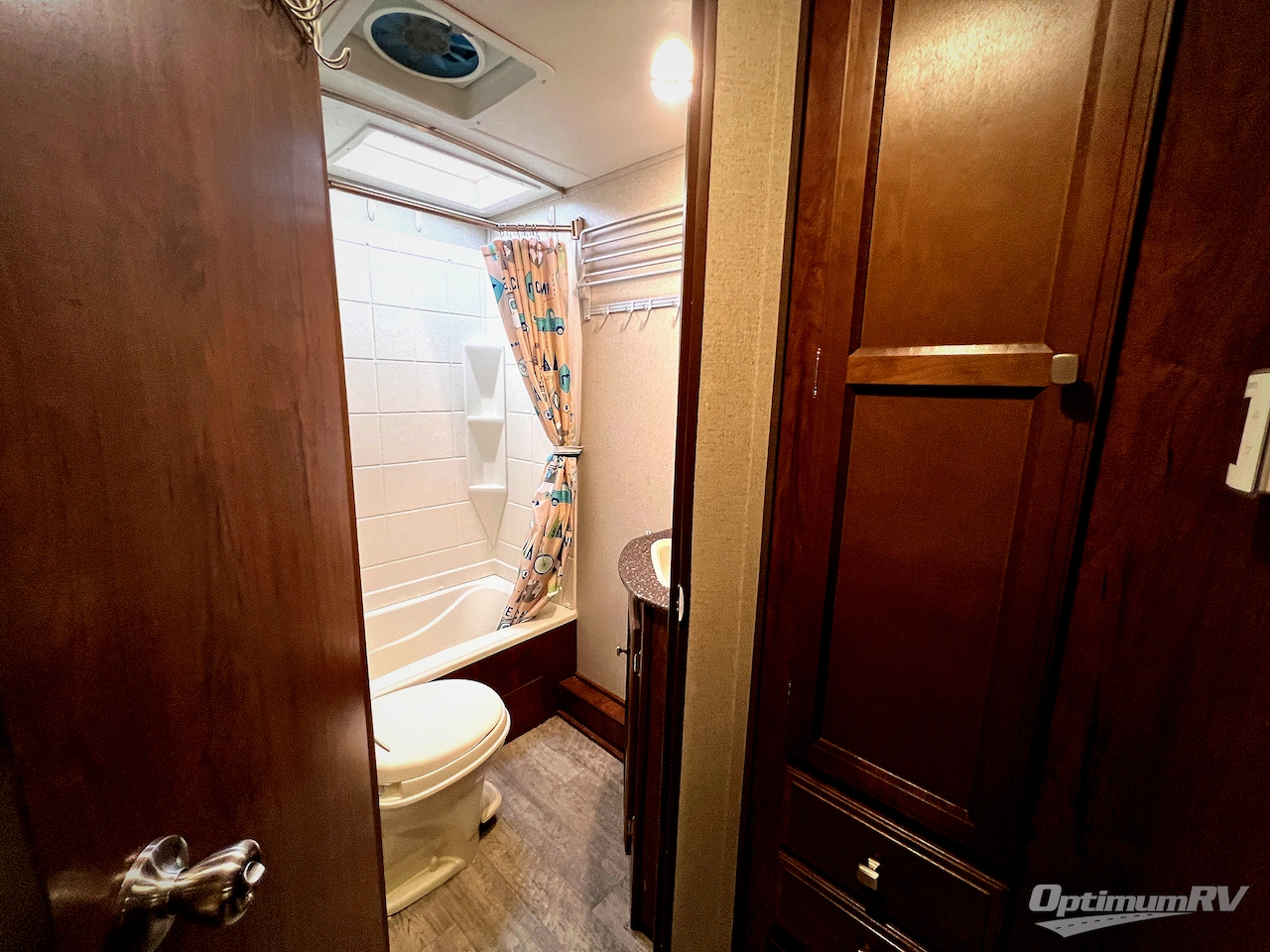 2017 Coachmen Freedom Express 275BHS Photo 27