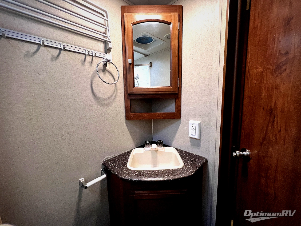 2017 Coachmen Freedom Express 275BHS Photo 29