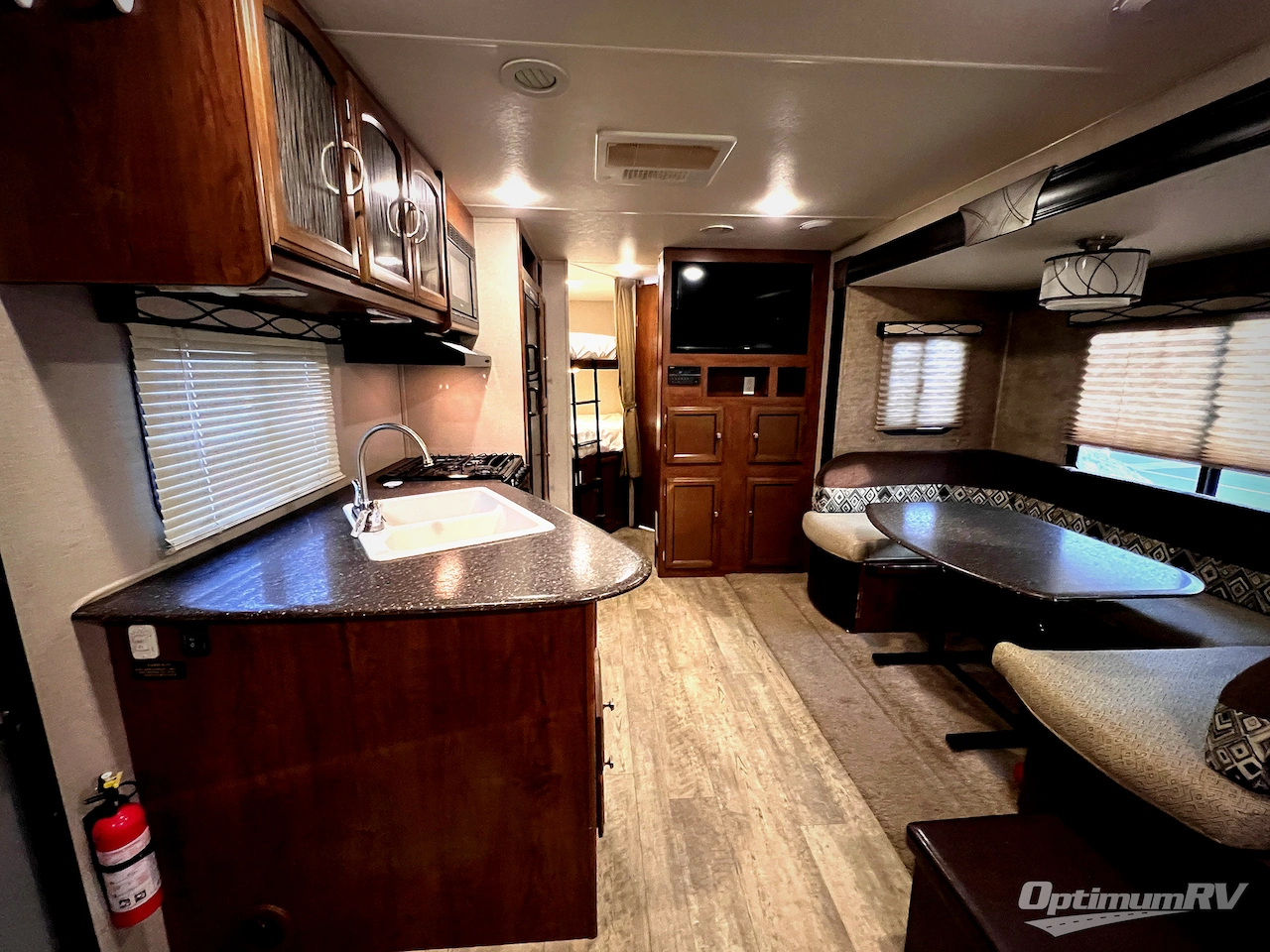 2017 Coachmen Freedom Express 275BHS Photo 5