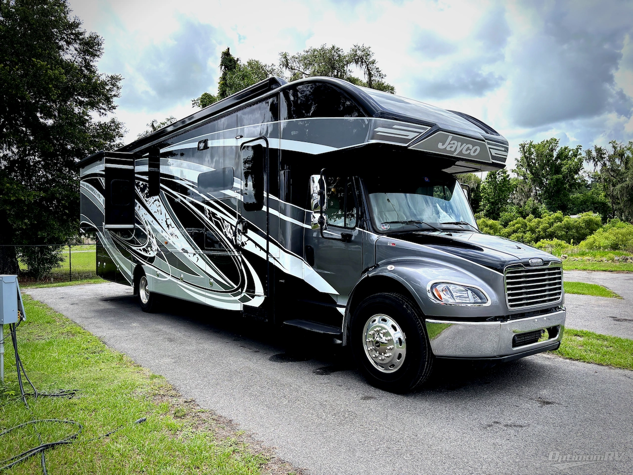 2022 Jayco Seneca 37K Photo 1