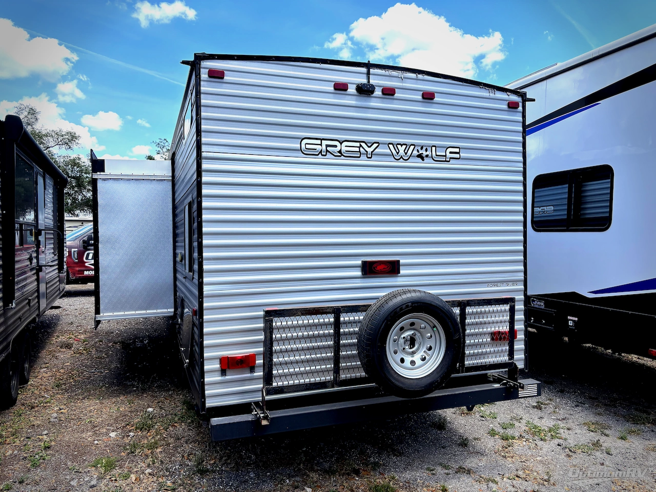 2022 Forest River Cherokee Grey Wolf 26DBH Photo 3