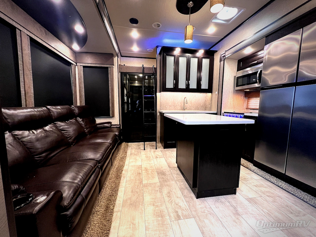 2019 Grand Design Momentum M-Class 398M Photo 5