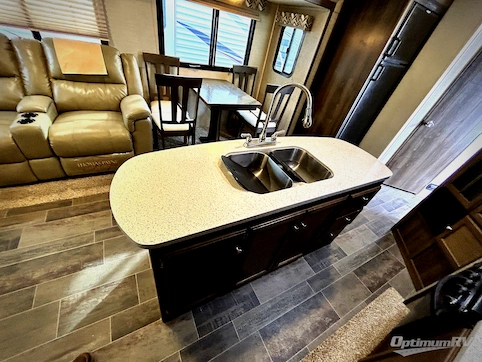 2017 Keystone Premier Ultra Lite 30RIPR RV Photo 2