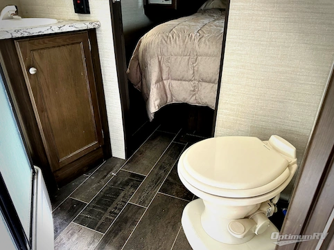 2017 Keystone Premier Ultra Lite 30RIPR RV Photo 4