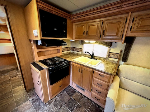 2012 Thor Hurricane 32D RV Photo 2