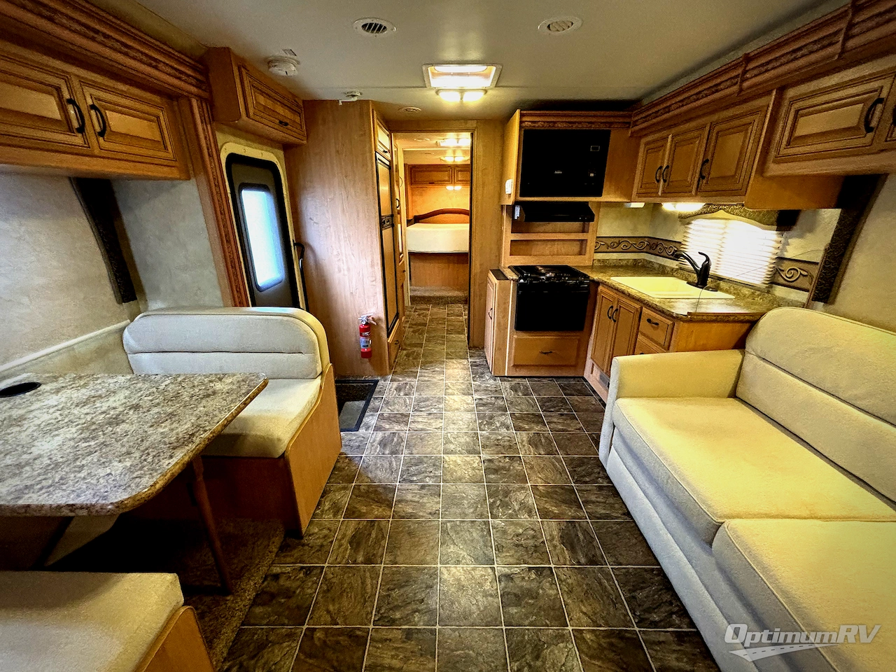 2012 Thor Hurricane 32D Photo 4