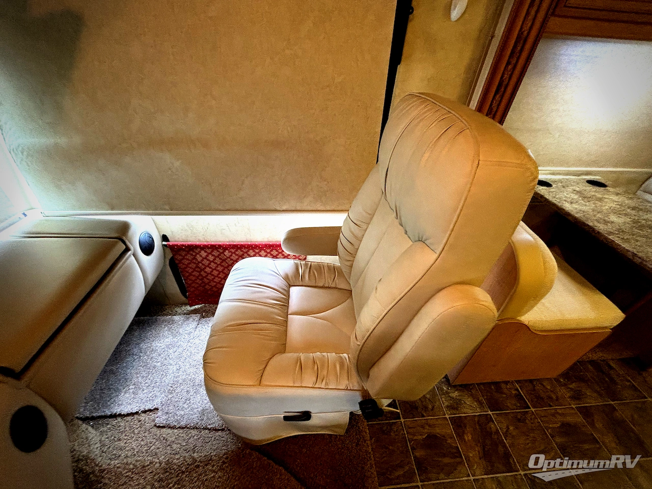 2012 Thor Hurricane 32D Photo 9