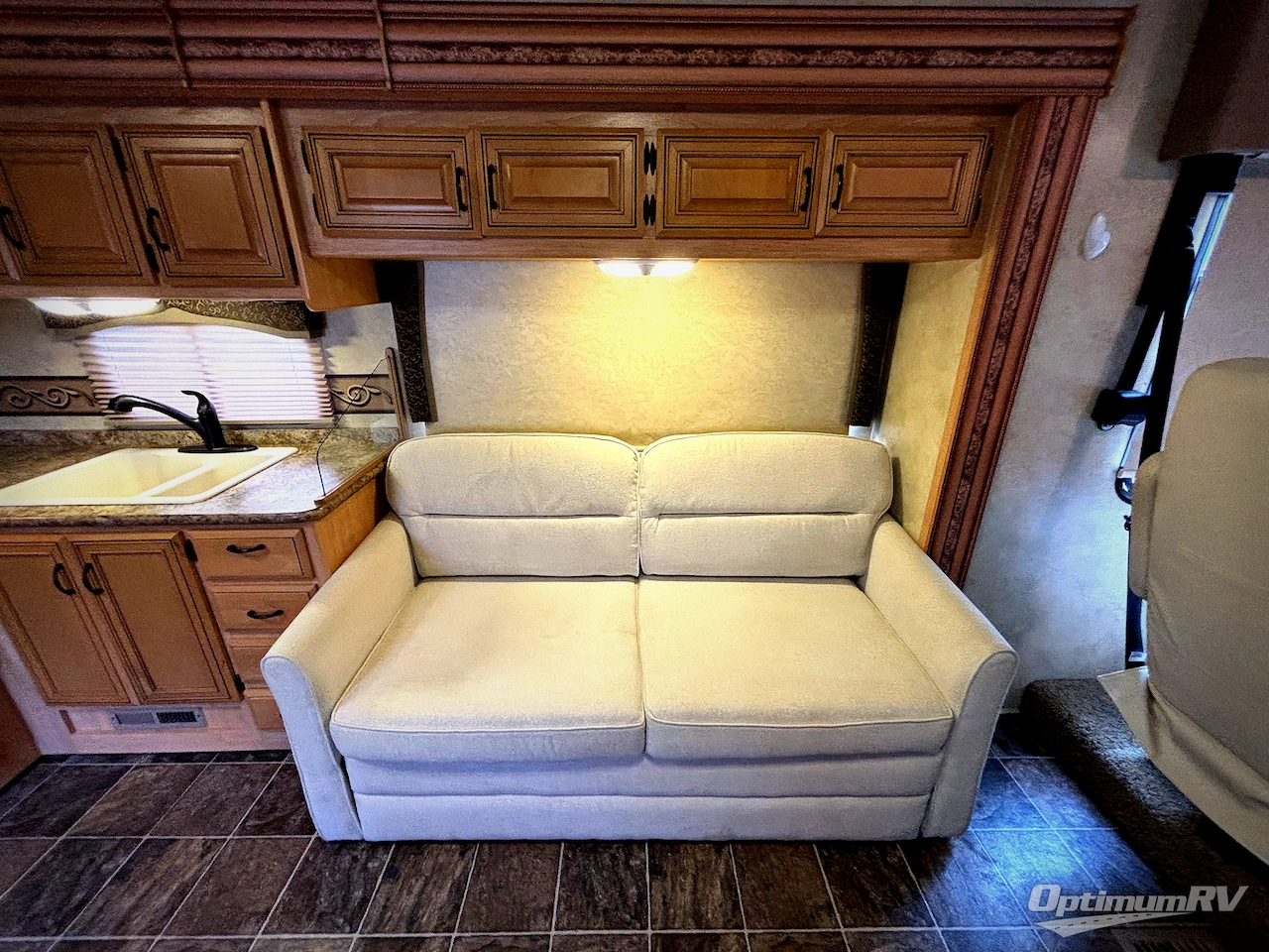 2012 Thor Hurricane 32D Photo 12