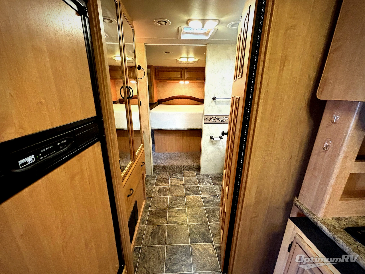 2012 Thor Hurricane 32D Photo 15