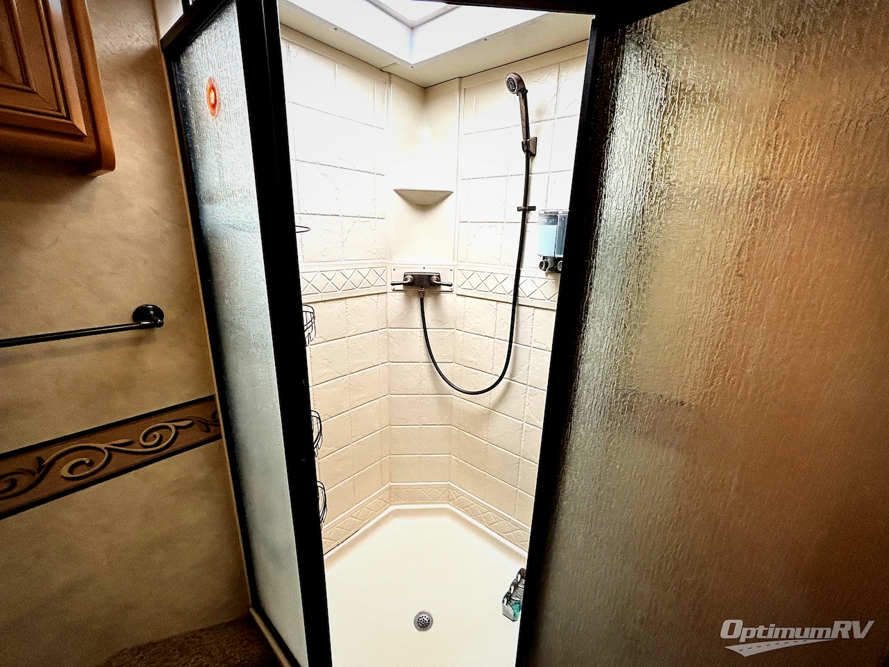 2012 Thor Hurricane 32D Photo 18