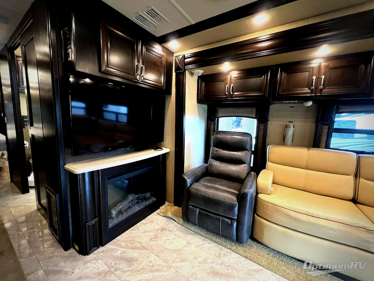 2015 American Coach American Revolution 39A Photo 9