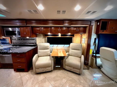 2015 Fleetwood Discovery 40E RV Photo 2
