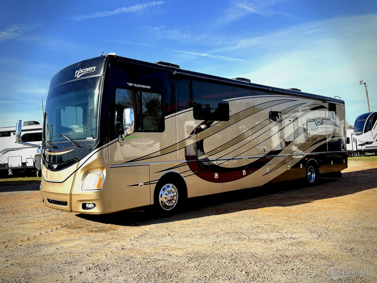 2015 Fleetwood Discovery 40E Photo 4