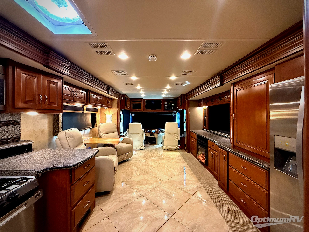 2015 Fleetwood Discovery 40E Photo 6