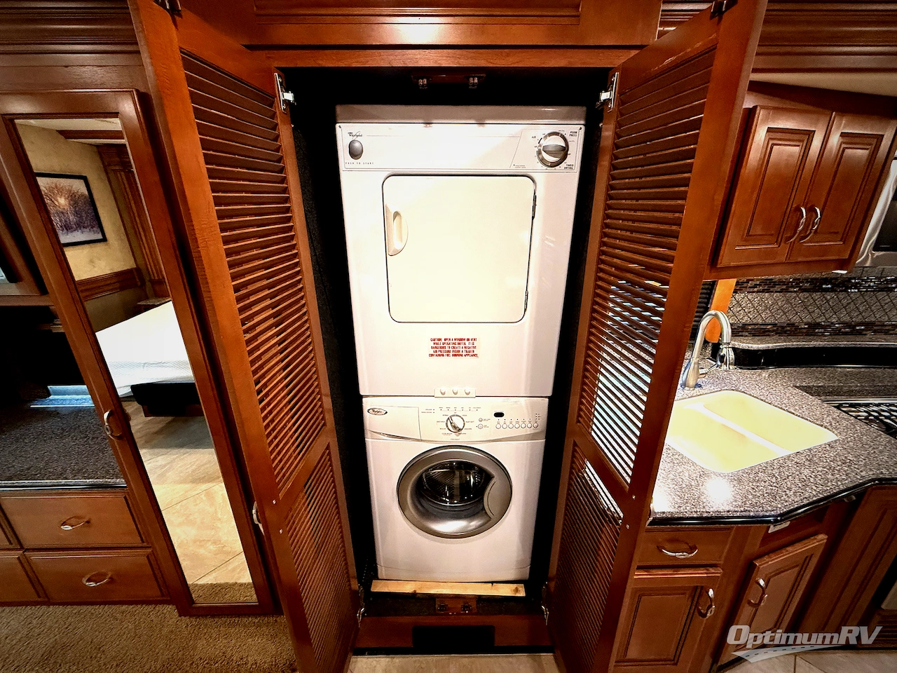 2015 Fleetwood Discovery 40E Photo 26