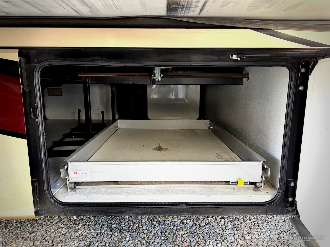 2015 Fleetwood Discovery 40E Photo 34