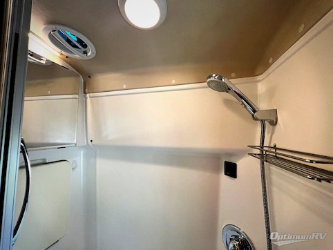 2018 Winnebago Paseo 48P RV Photo 4