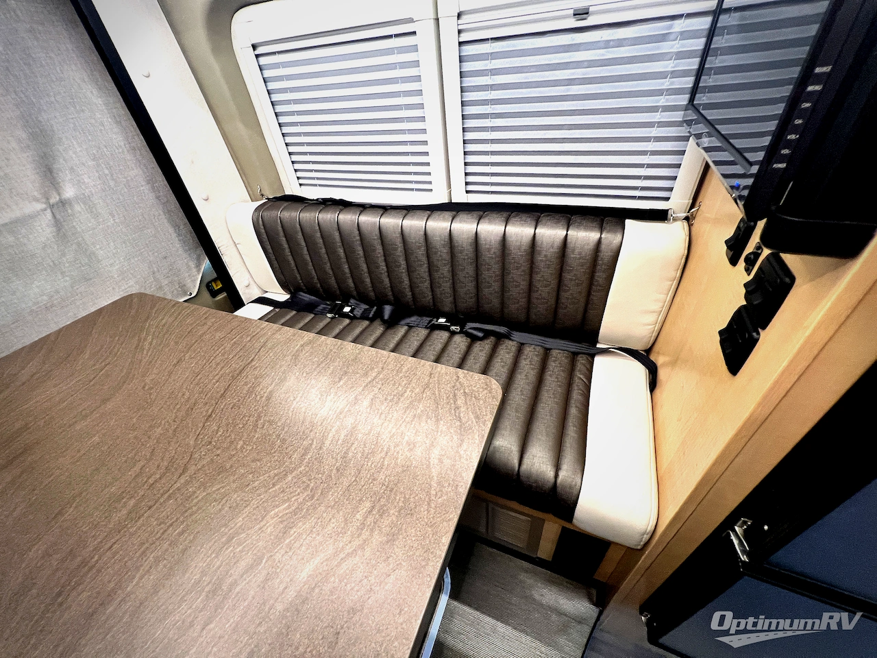 2018 Winnebago Paseo 48P Photo 11