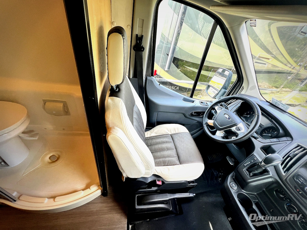 2018 Winnebago Paseo 48P Photo 6