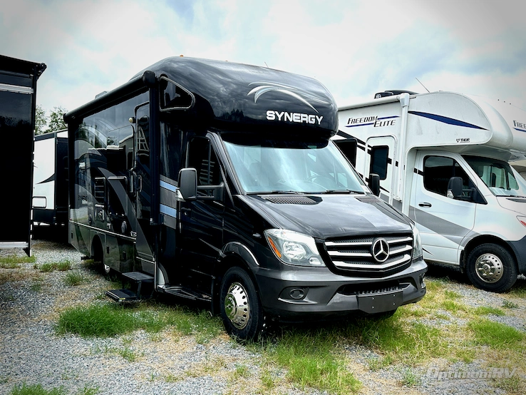 2017 Thor Synergy SD24 RV Photo 1