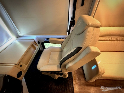 2024 Thor Palazzo 37.6 RV Photo 2