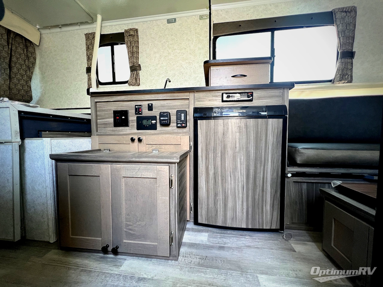 2022 TrailManor 2720 Series 2720QB Photo 9