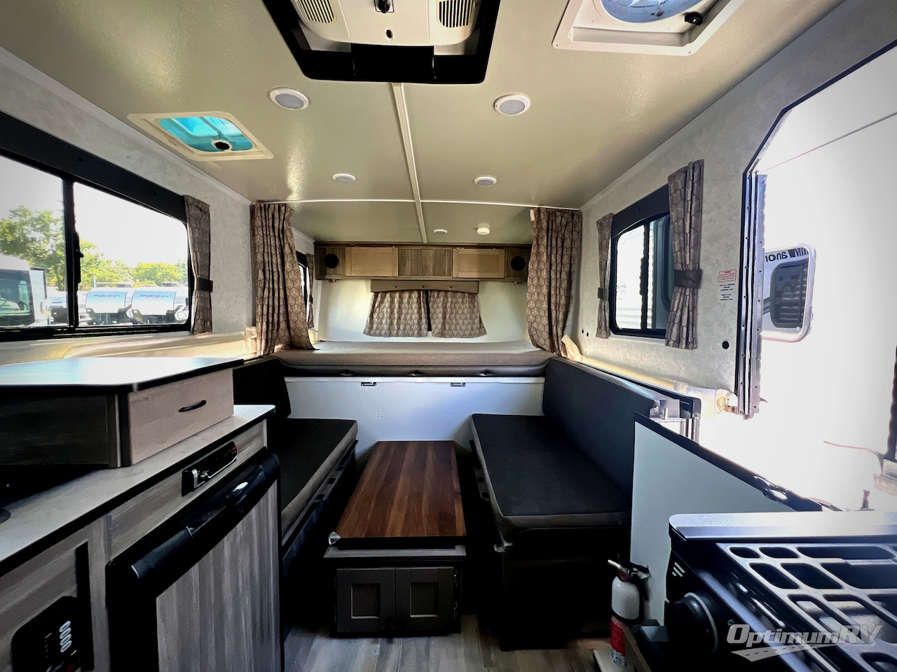2022 TrailManor 2720 Series 2720QB Photo 2