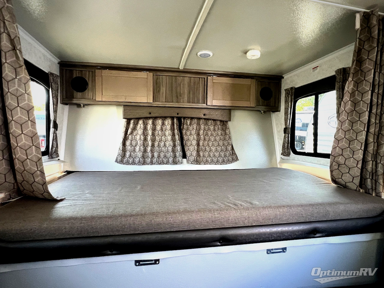 2022 TrailManor 2720 Series 2720QB Photo 8