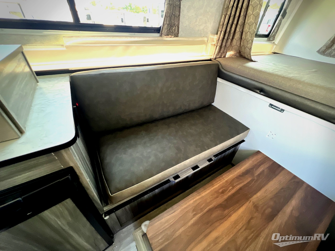 2022 TrailManor 2720 Series 2720QB Photo 4