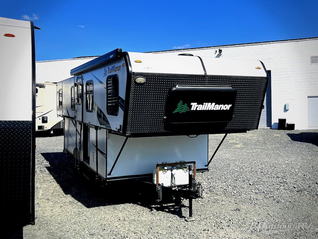2022 TrailManor 2720 Series 2720QB Photo 1