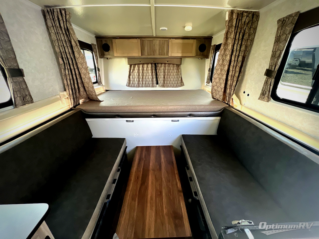 2022 TrailManor 2720 Series 2720QB Photo 6