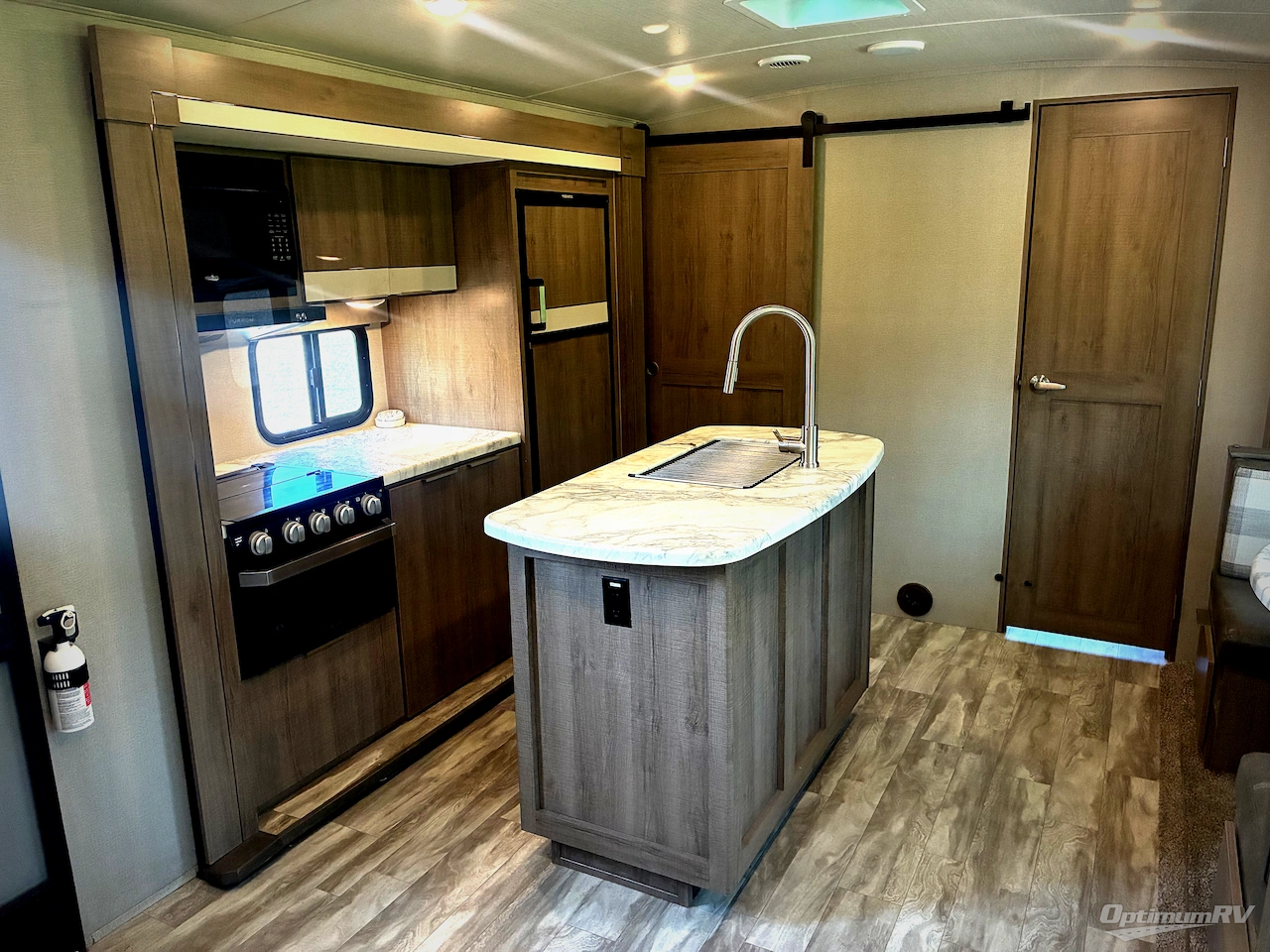 2020 Grand Design Imagine 3250BH Photo 8