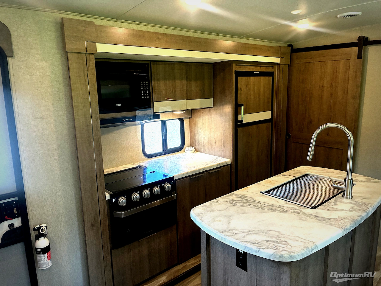 2020 Grand Design Imagine 3250BH Photo 9