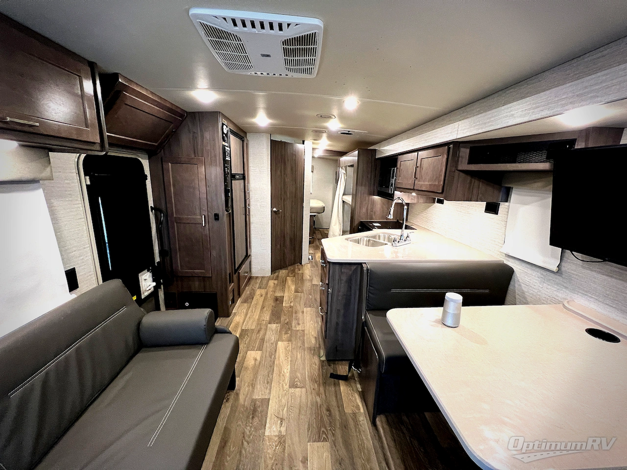 2020 Winnebago Vista 31B Photo 8