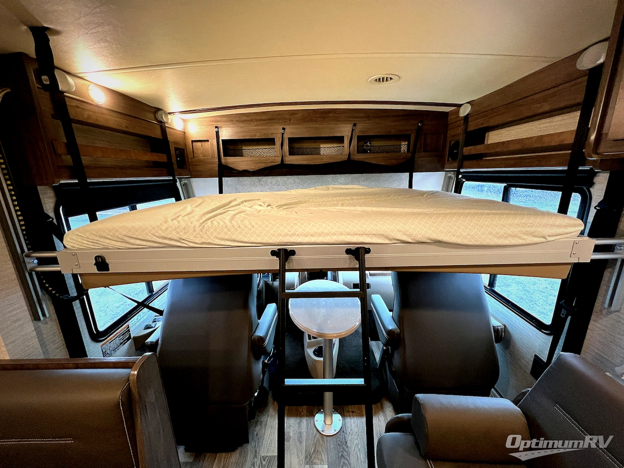 2020 Winnebago Vista 31B Photo 10