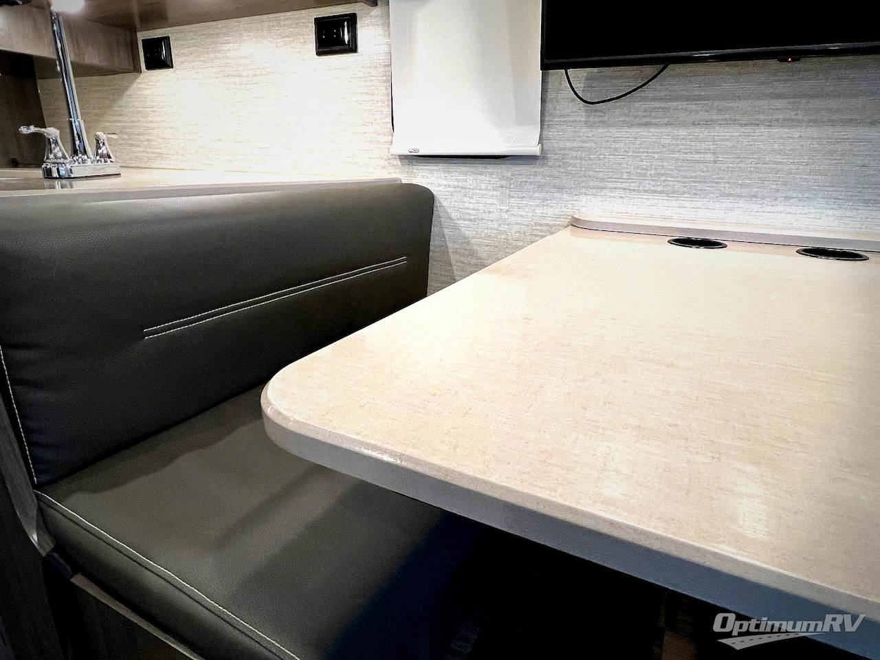 2020 Winnebago Vista 31B Photo 14