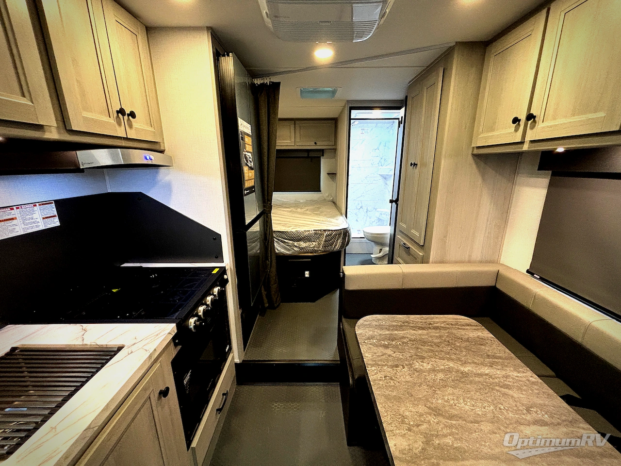 2027 Forest River Sunseeker 23504X4 Photo 4