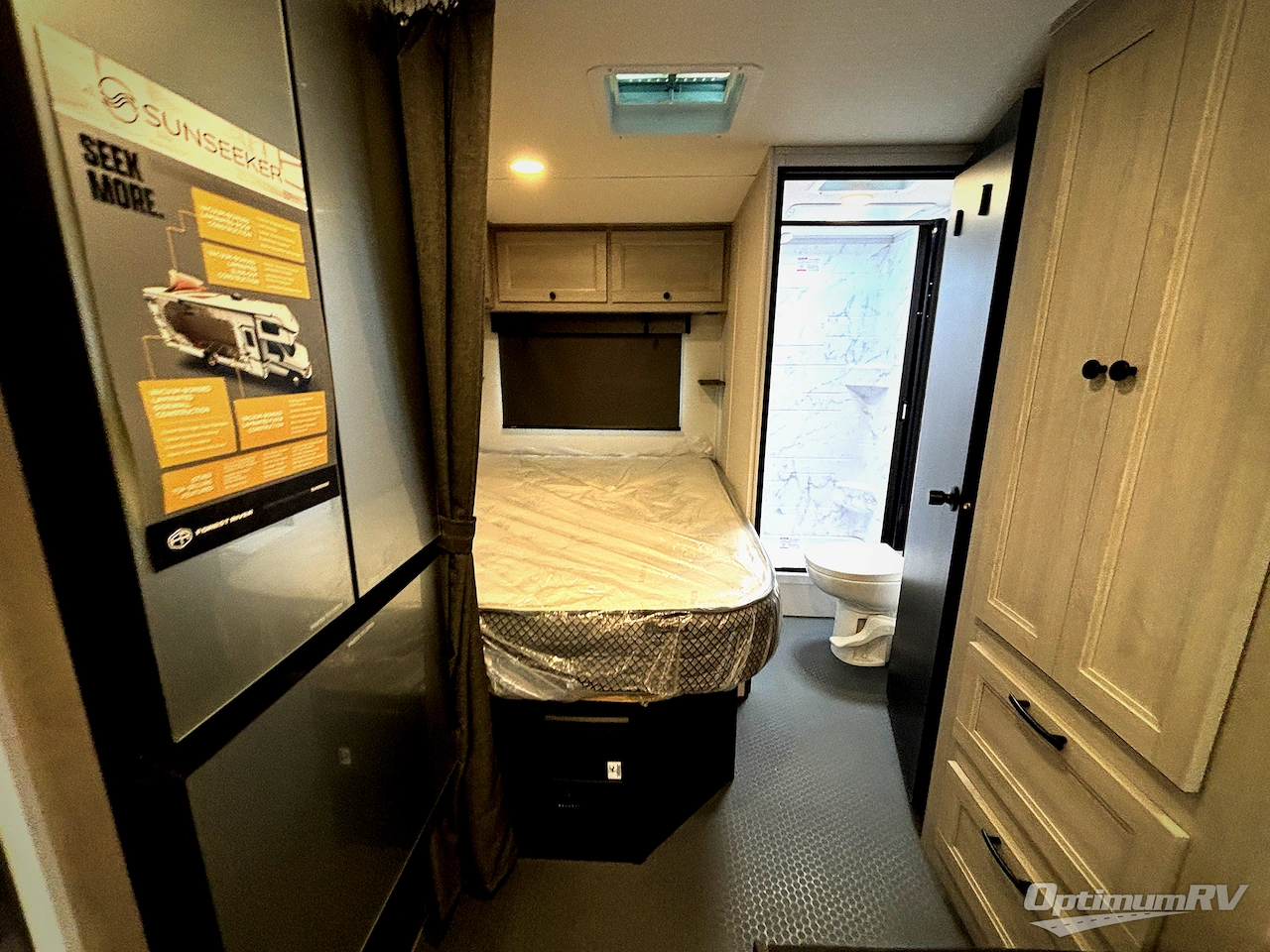 2027 Forest River Sunseeker 23504X4 Photo 15