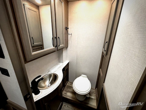 2024 Fleetwood Flair 32N RV Photo 3