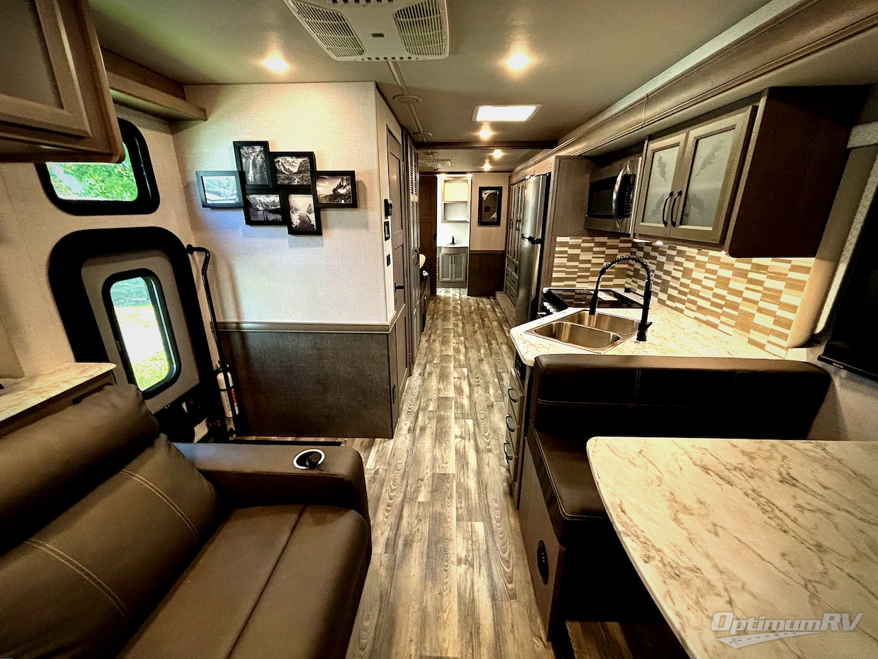 2024 Fleetwood Flair 32N Photo 4