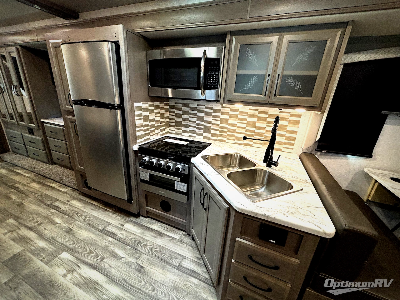 2024 Fleetwood Flair 32N Photo 6