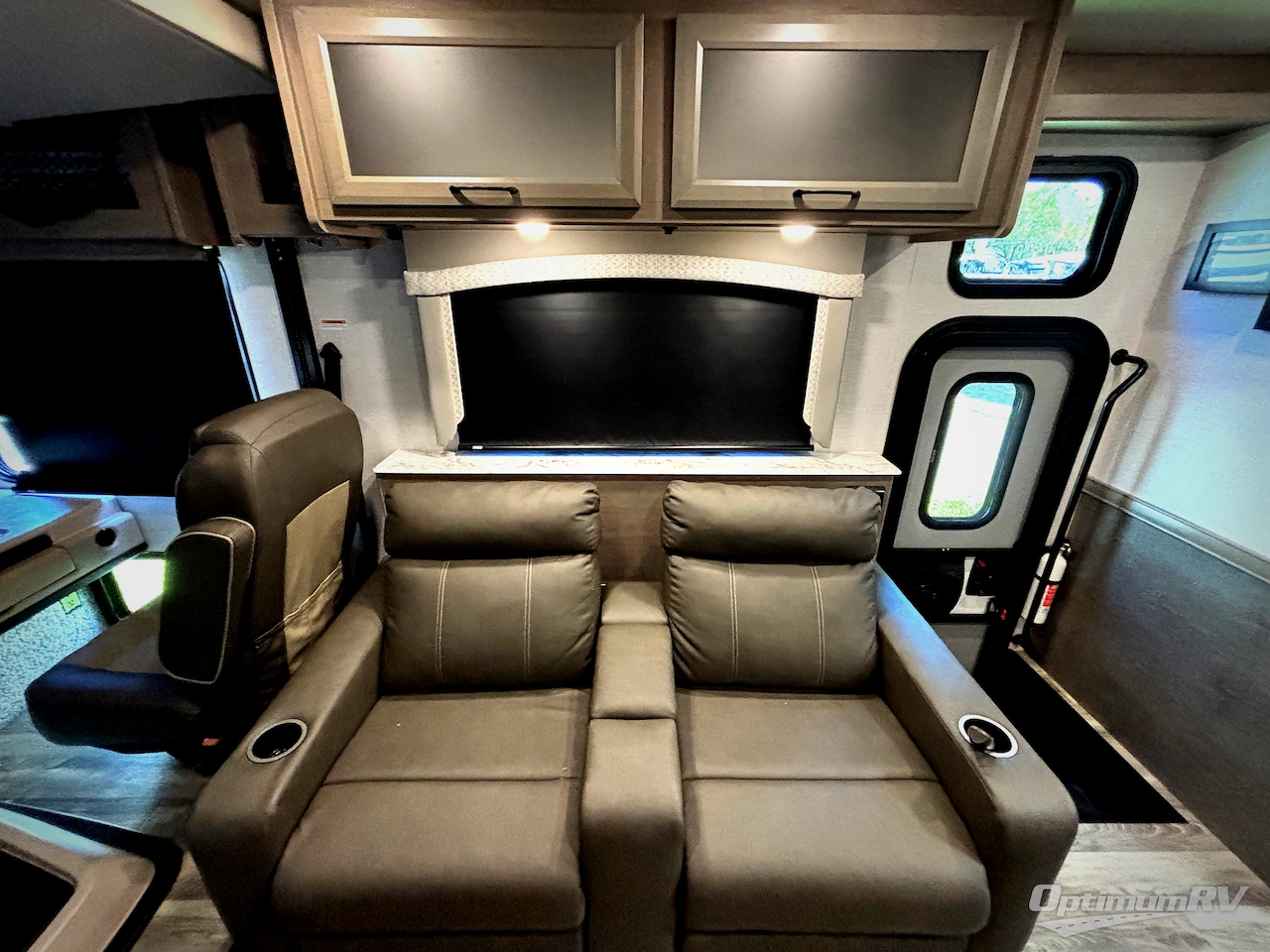 2024 Fleetwood Flair 32N Photo 10