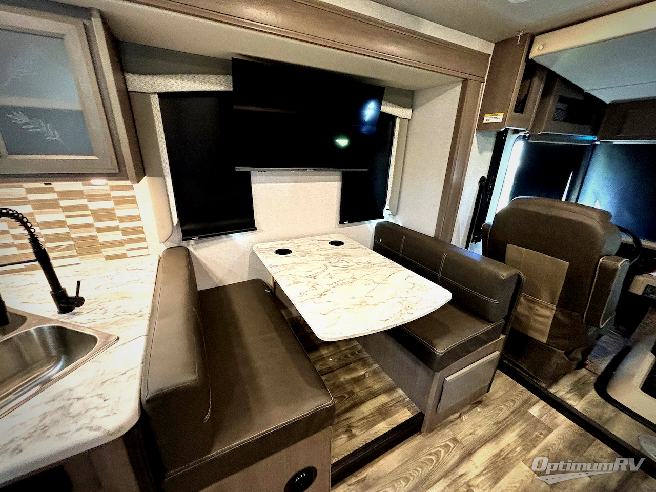 2024 Fleetwood Flair 32N Photo 11