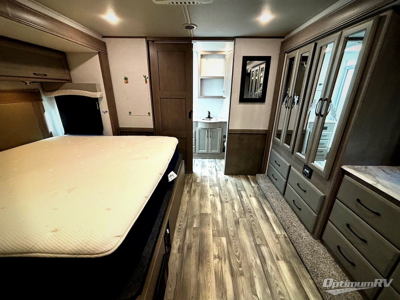 2024 Fleetwood Flair 32N Photo 16