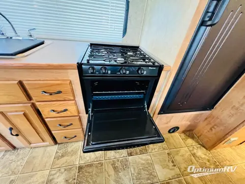 2008 Coachmen Freedom Express 31SS RV Photo 4
