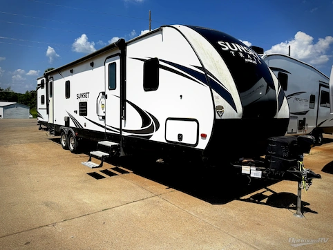 Used 2018 CrossRoads Sunset Trail Super Lite SS336BH Featured Photo